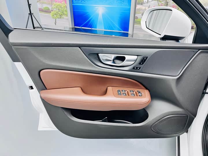 Volvo S60 2023 B 4 — фото 11