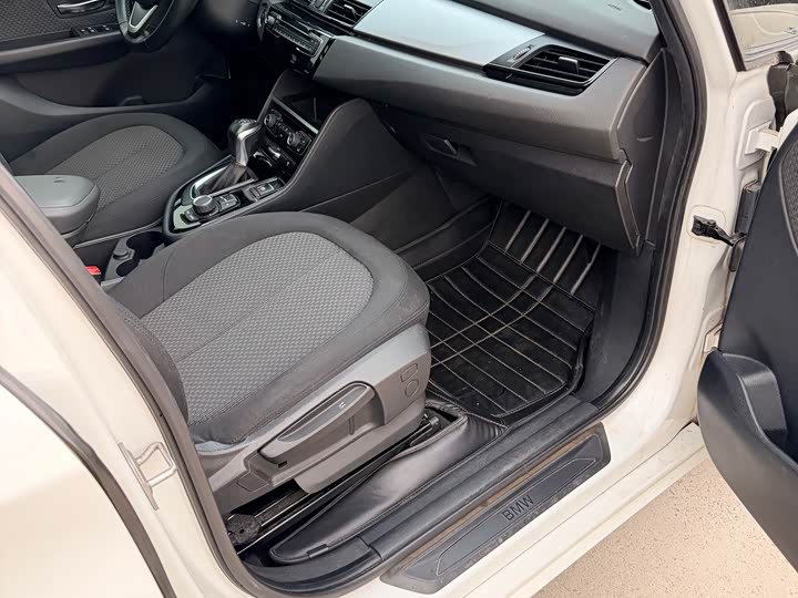 BMW 2-Series 2015 218i Leading — фото 8