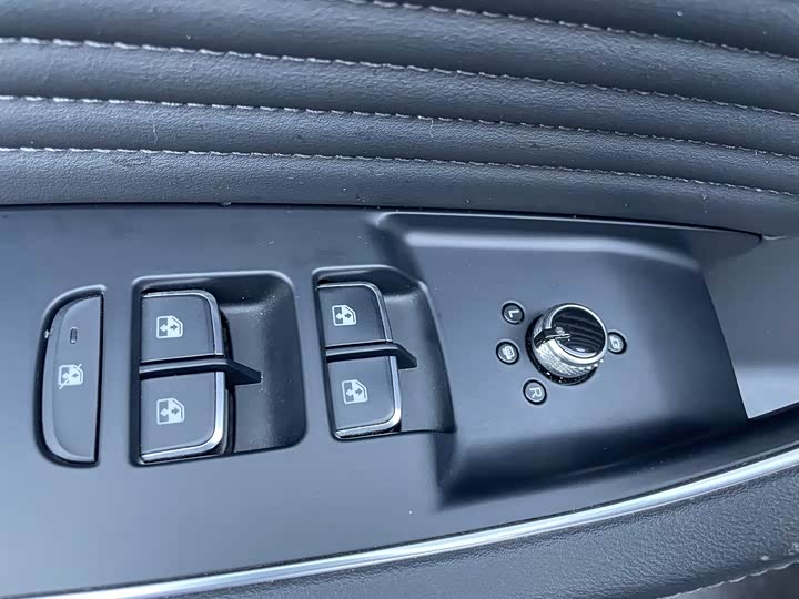 Hongqi HS5 2023 2.0 T Pro — фото 11