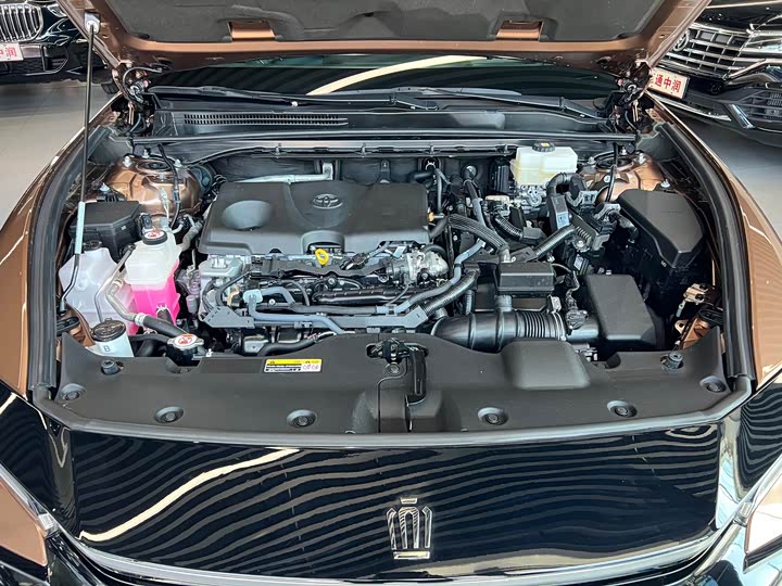 Toyota Sport 2023 2.5 L Sport Cross HEV 2 WD — фото 19