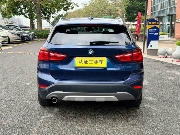 BMW X1 2018 x Drive 25 Le Luxury — фото 4