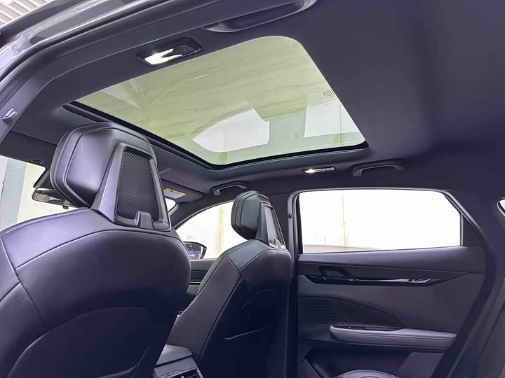 Changan UNI-V 2022 1.5 T Premium — фото 9