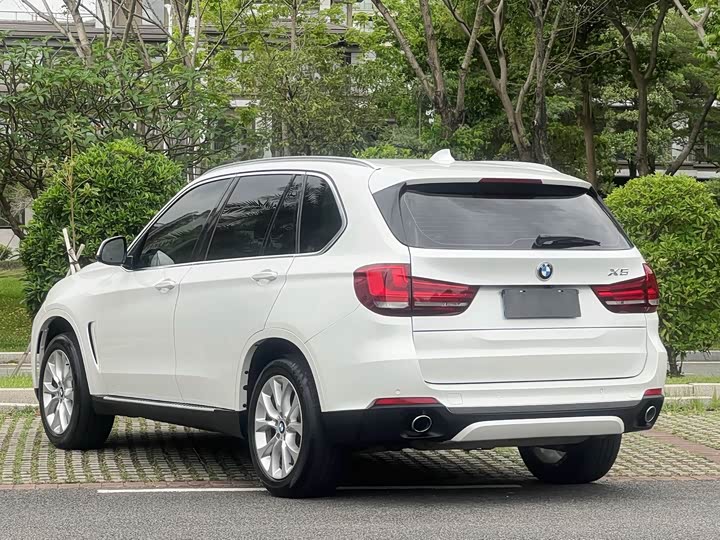 BMW X5 2018 x Drive 28i — фото 17
