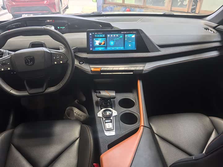 Changan UNI-V 2022 1.5 T Premium — фото 6