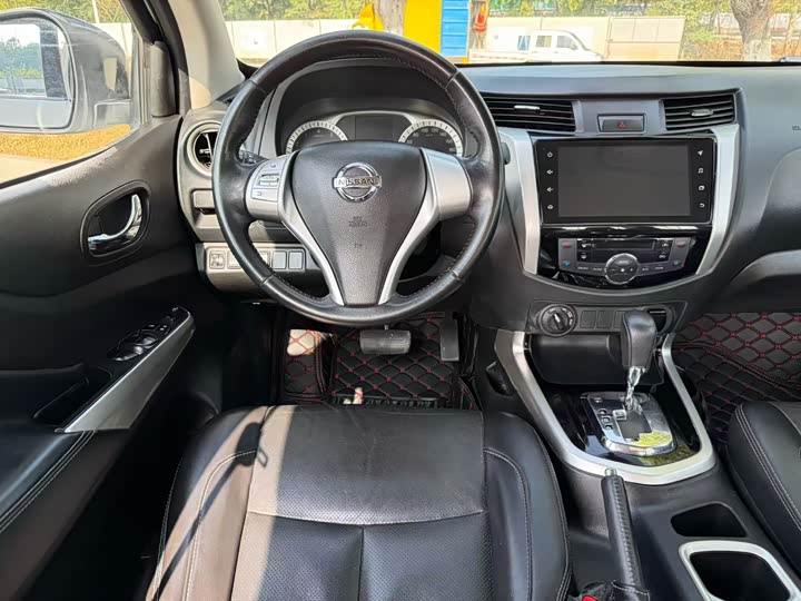 Nissan Navara — фото 16