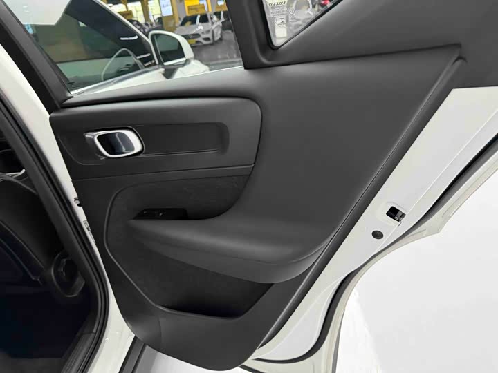 Volvo XC40 2022 T 4 WD — фото 3