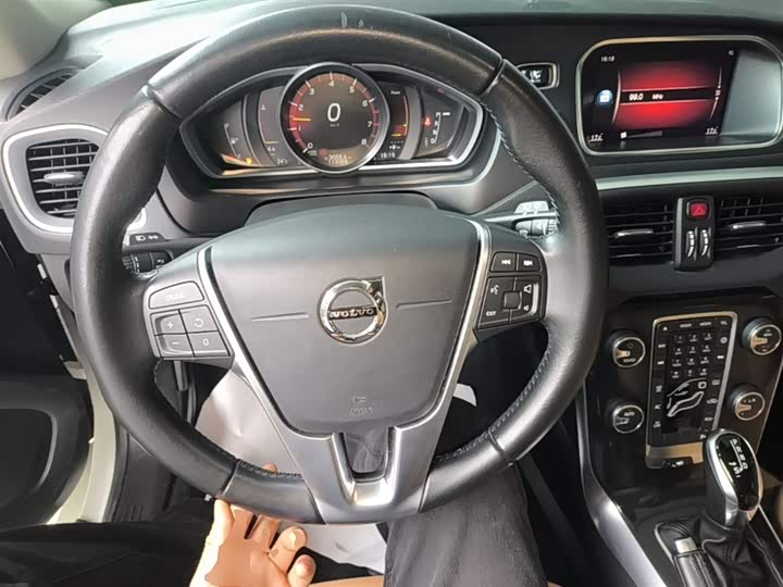 Volvo V40 2019 T 3 — фото 11