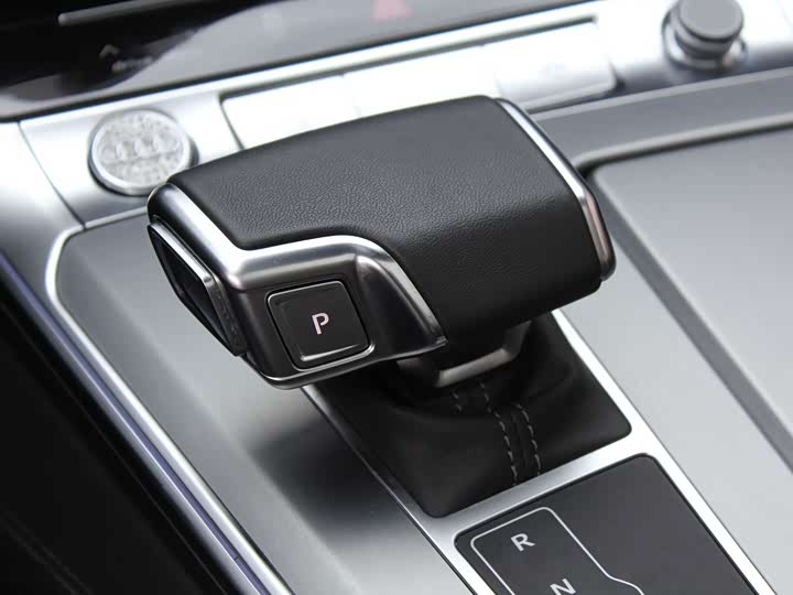 Audi A7L 2024 45 TFSI Luxury — фото 14