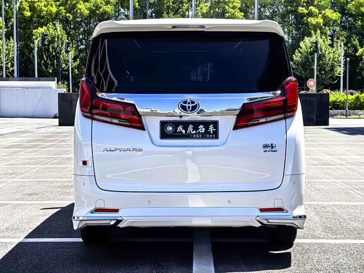 Toyota Alphard — фото 5