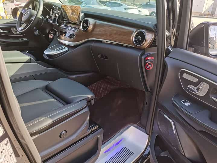 Mercedes-Benz V-Class 2022 V 260 L — фото 5