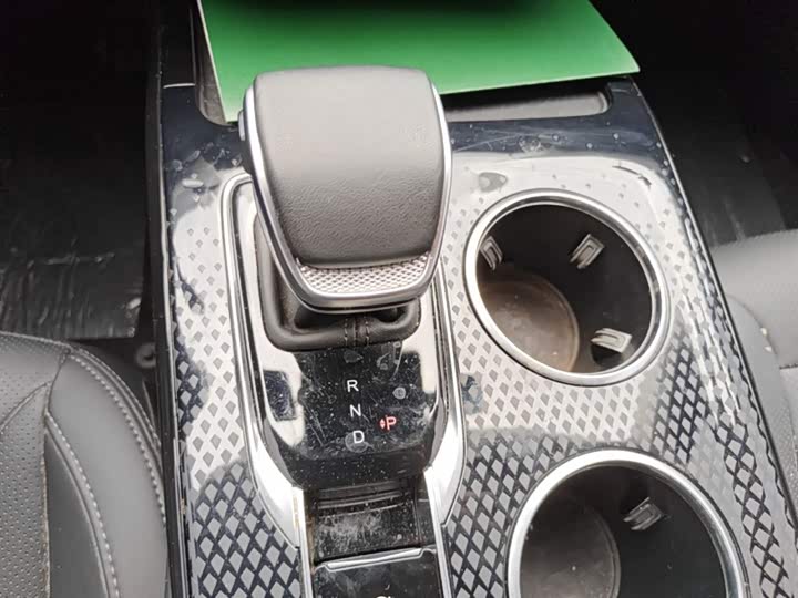 Hongqi HS3 PHEV 2024 115km — фото 14