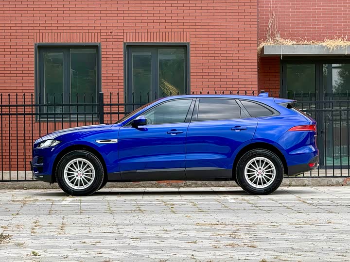 Jaguar F-PACE 2018 2.0 T 4 WD — фото 4