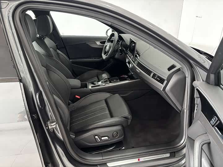 Audi A4L 2024 40 TFSI quattro RS — фото 26