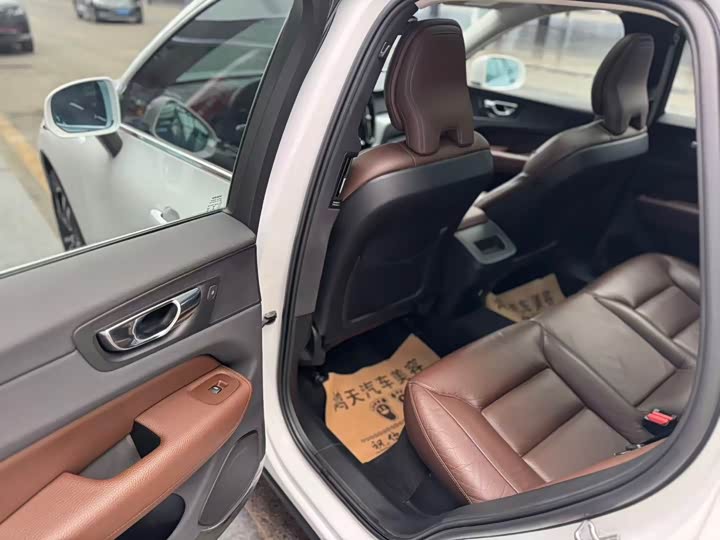 Volvo XC60 2019 T 5 4 WD VI — фото 7