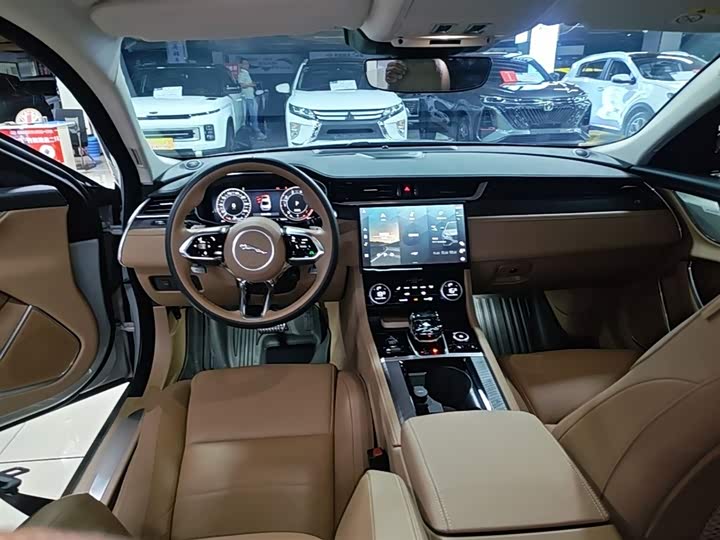 Jaguar XFL 2024 2.0 T P 250 2 WD — фото 10
