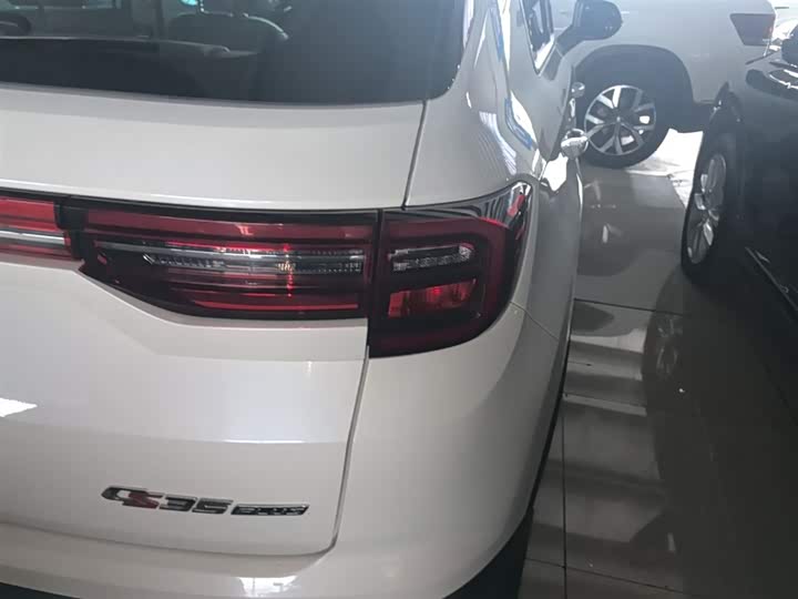 Changan CS35 PLUS 2019 1.6 L MT — фото 8