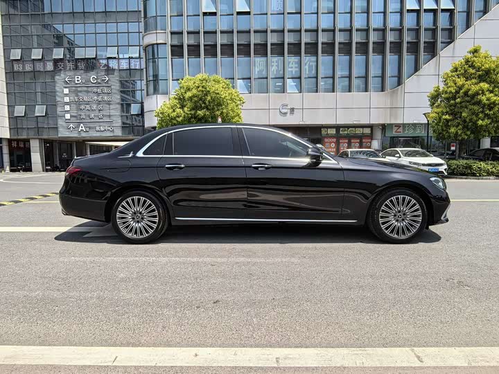 Mercedes-Benz E-Class 2023 E 300 L Luxury — фото 6