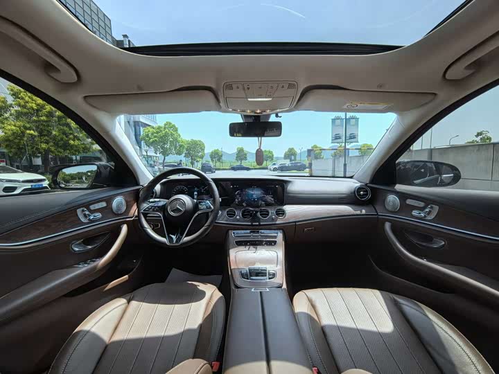 Mercedes-Benz E-Class 2023 E 300 L Luxury — фото 13