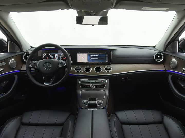 Mercedes-Benz E-Class E 200 L — фото 16