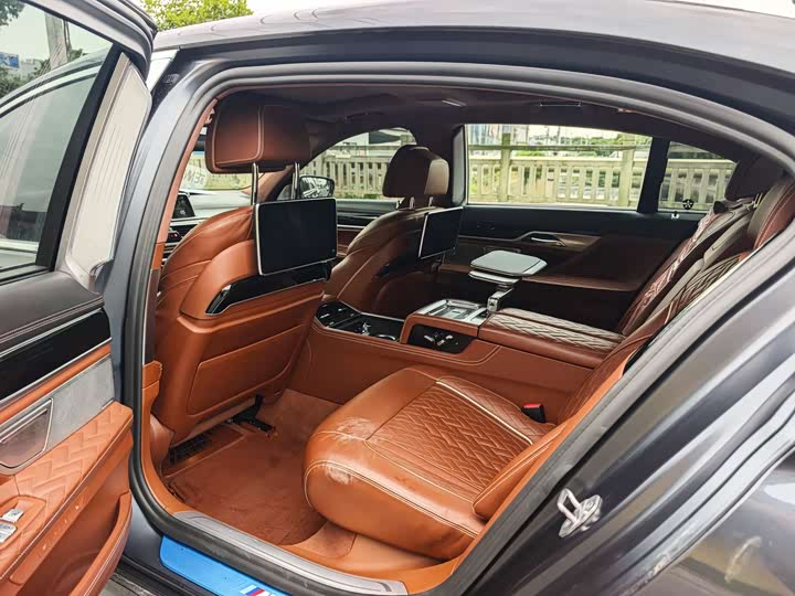 BMW 7-Series 2019 740 Li x Drive M — фото 5