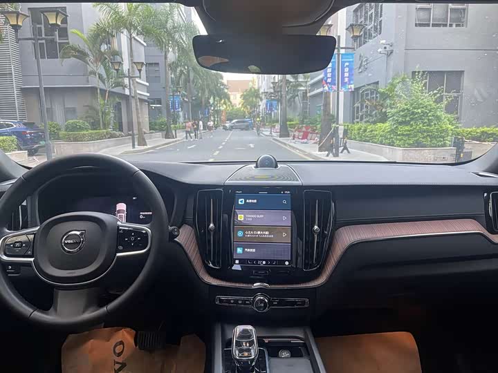 Volvo XC60 Hybrid 2025 Hybrid 4 WD — фото 8