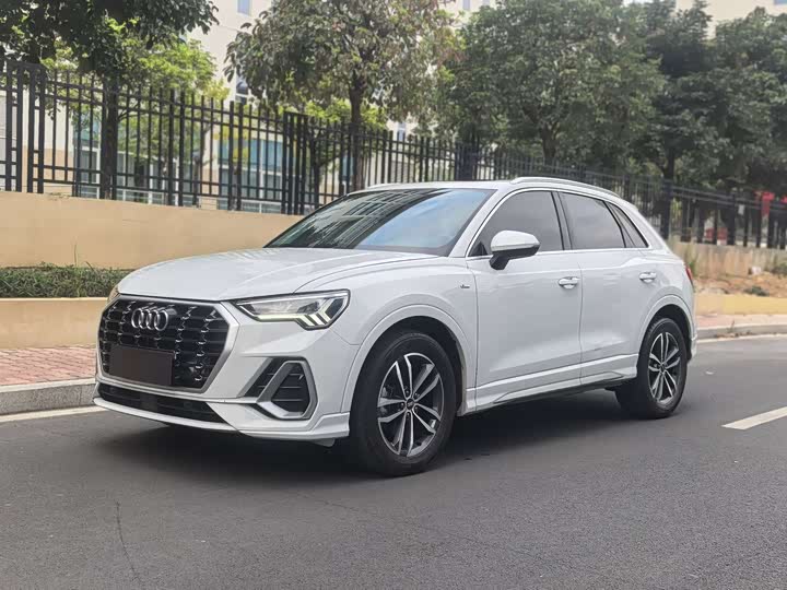 Audi Q3 2022 35 TFSI — фото 1