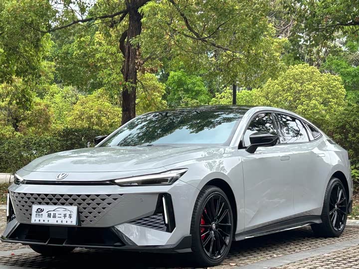 Changan UNI-V 2024 1.5 T Sport — фото 1