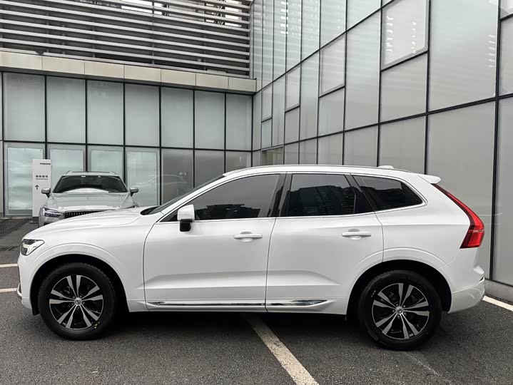 Volvo XC60 2025 B 5 4 WD — фото 4
