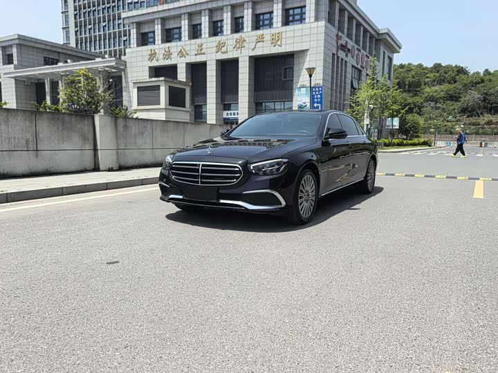 Mercedes-Benz E-Class 2023 E 300 L Luxury — фото 1