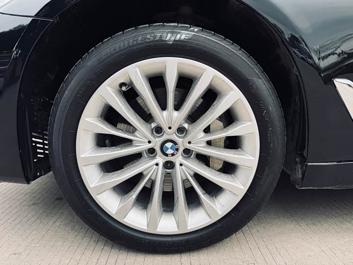 BMW 5-Series 2018 530 Li Leading — фото 13