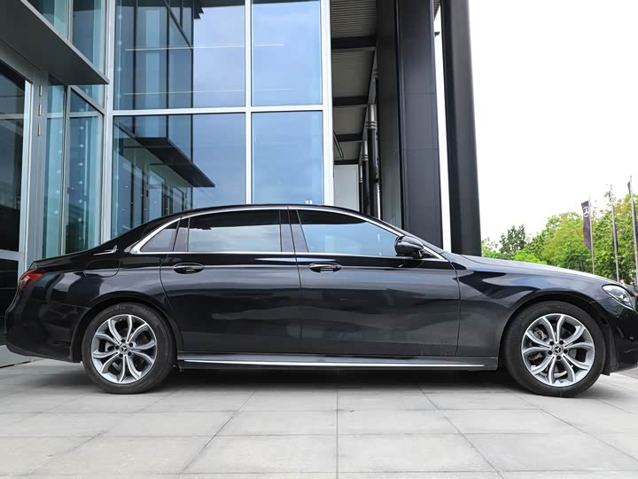 Mercedes-Benz E-Class 2021 E 300 L Luxury — фото 5