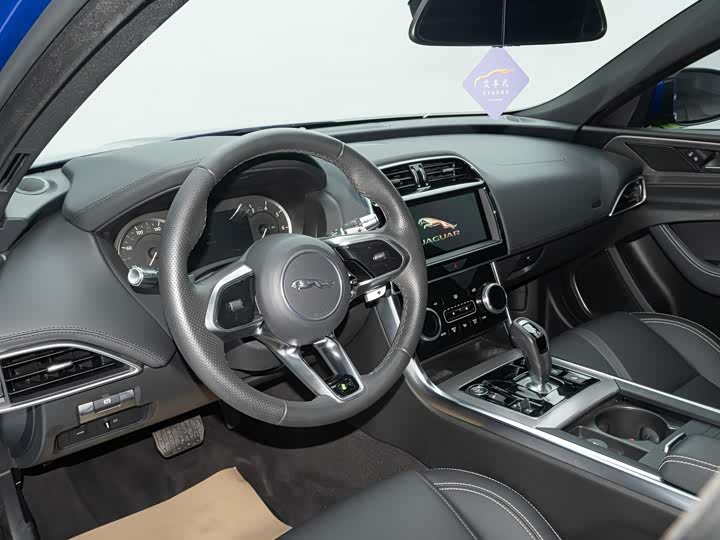 Jaguar XEL 2020 2.0 T 200 PS R-DYNAMIC S — фото 6