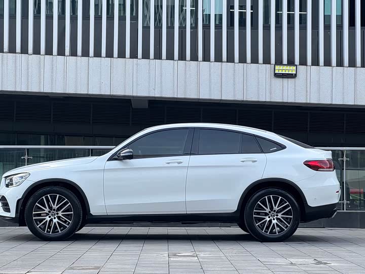 Mercedes-Benz GLC 2023 GLC 260 4 MATIC SUV — фото 4