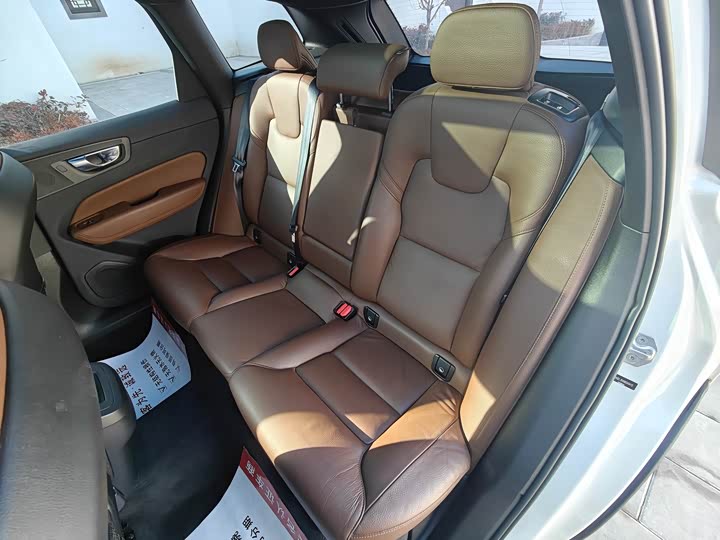 Volvo XC60 2022 B 5 4 WD — фото 18