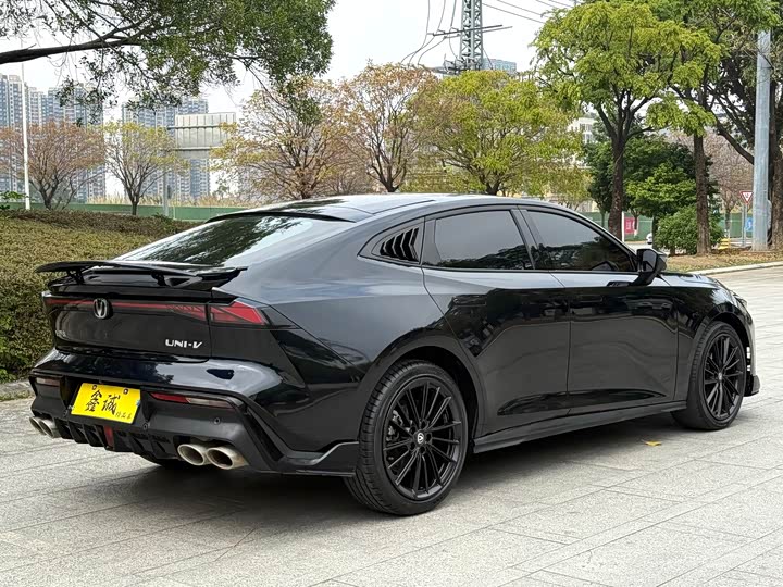 Changan UNI-V 2023 1.5 T — фото 16