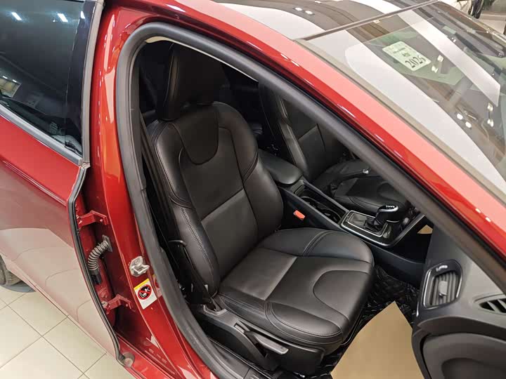 Volvo V40 2018 T 3 — фото 31
