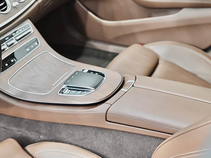 Mercedes-Benz E-Class 2022 E 300 L Luxury — фото 19