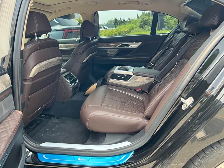 BMW 7 Series 740Li продвинутая люкс-пакет — фото 5