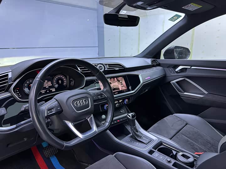 Audi Q5L 2023 40 T — фото 10