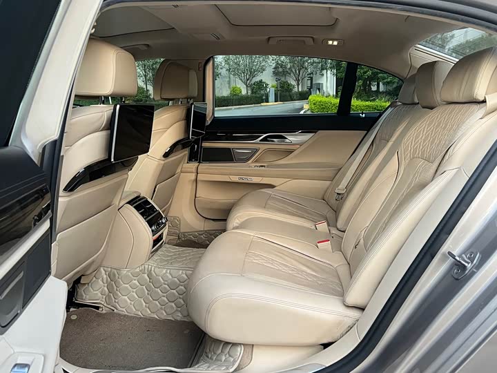 BMW 7 Series 730Li люкс — фото 14