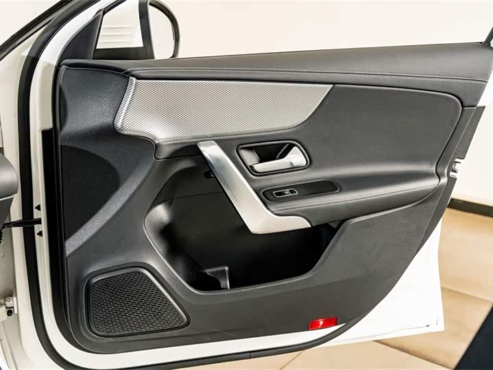 Mercedes-Benz A-Class 2024 A 180 L — фото 16