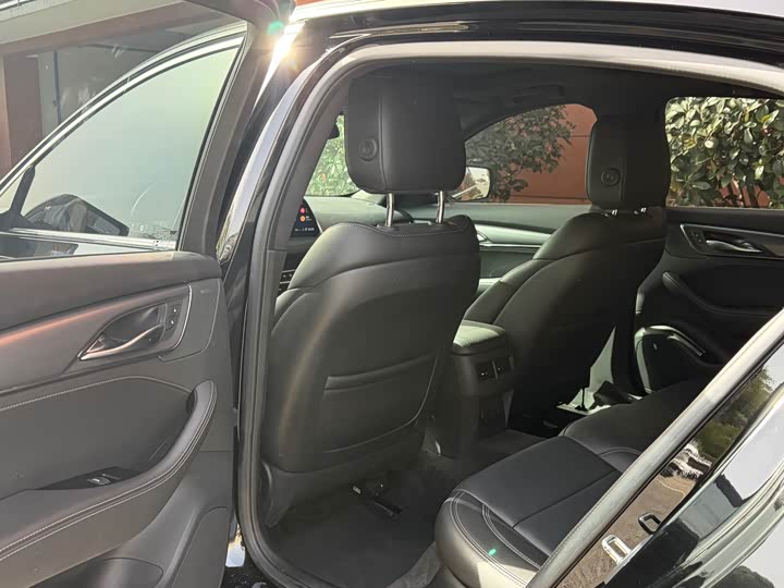 Cadillac CT 5 2024 28 T Luxury Pro — фото 9