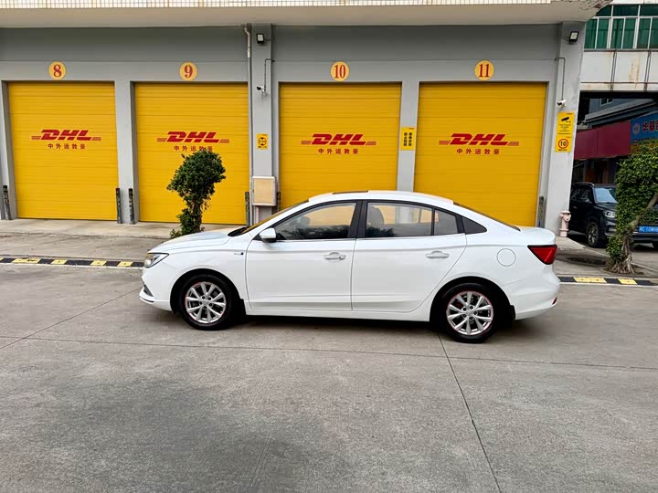 Roewe i5 2020 1.5 L AT 4 G — фото 3