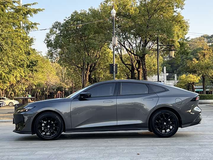 Changan UNI-V 2024 1.5 T Premium — фото 6