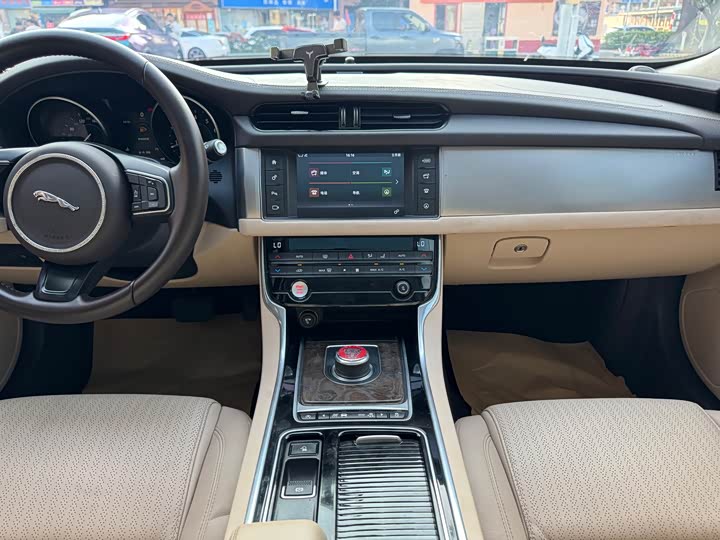 Jaguar XFL 2017 XFL 2.0 T 240 PS — фото 19
