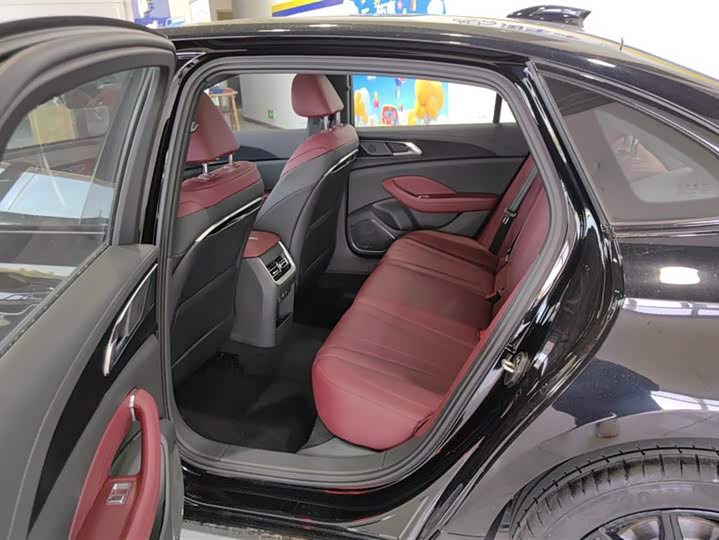 Hongqi H5 2025 1.5 T DCT — фото 11