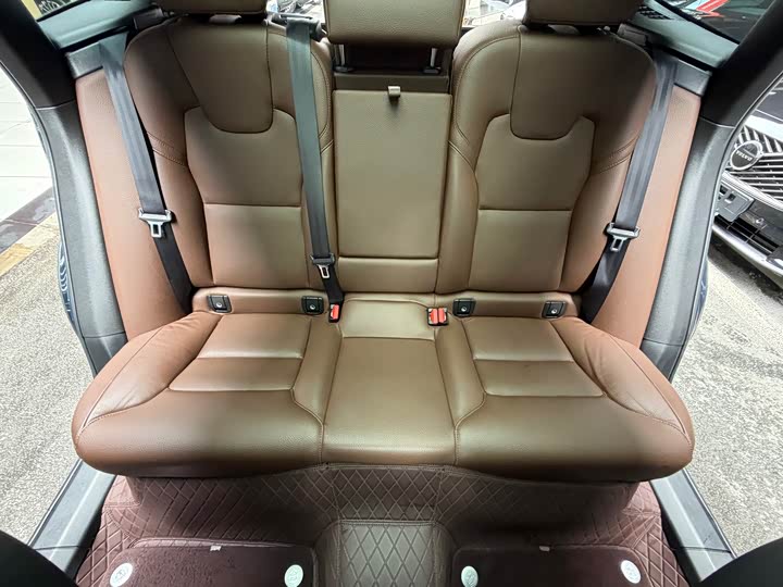 Volvo XC60 2022 B 5 4 WD — фото 24