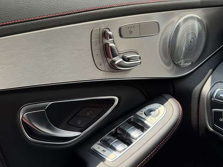 Mercedes-Benz C-Class 2017 AMG C 63 — фото 14