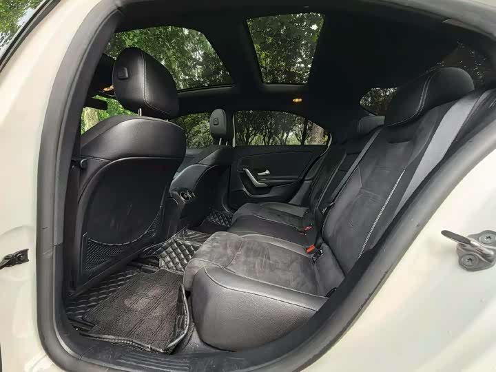 Mercedes-Benz A-Class 2019 A 180 L — фото 6