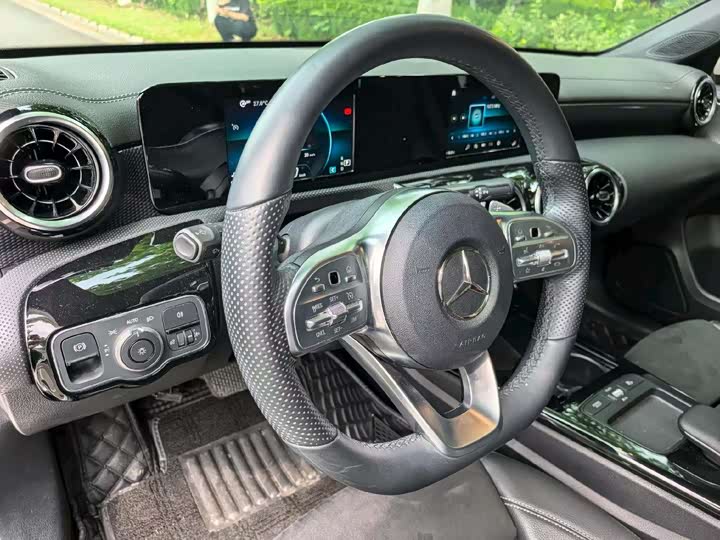 Mercedes-Benz A-Class 2019 A 180 L — фото 9